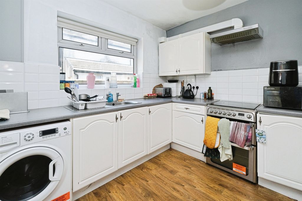 Property photo 3 of 16
