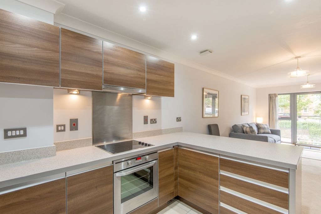 Property photo 3 of 9 Kitchen2