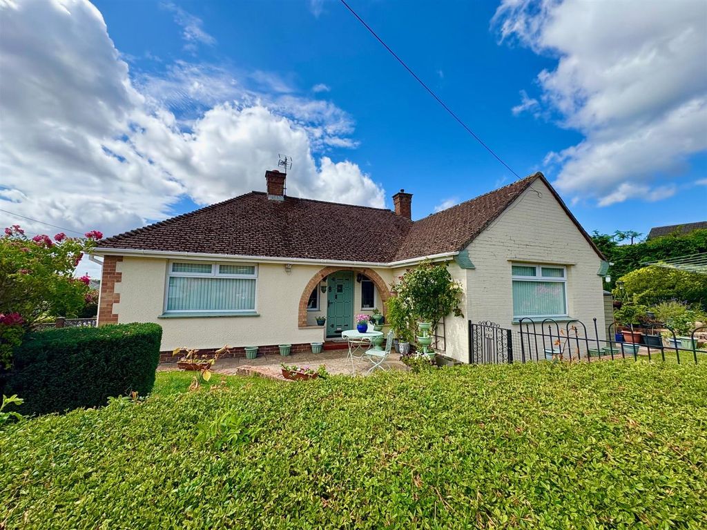 Property photo 2 of 26