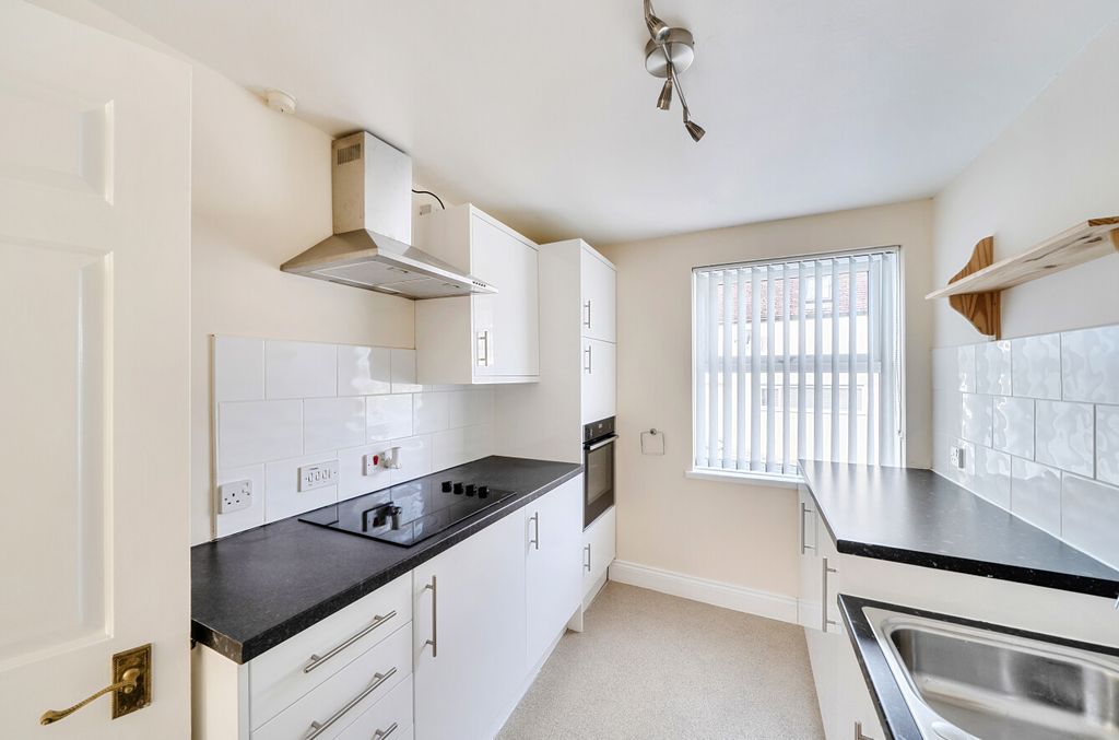 Property photo 3 of 10 Kitchen