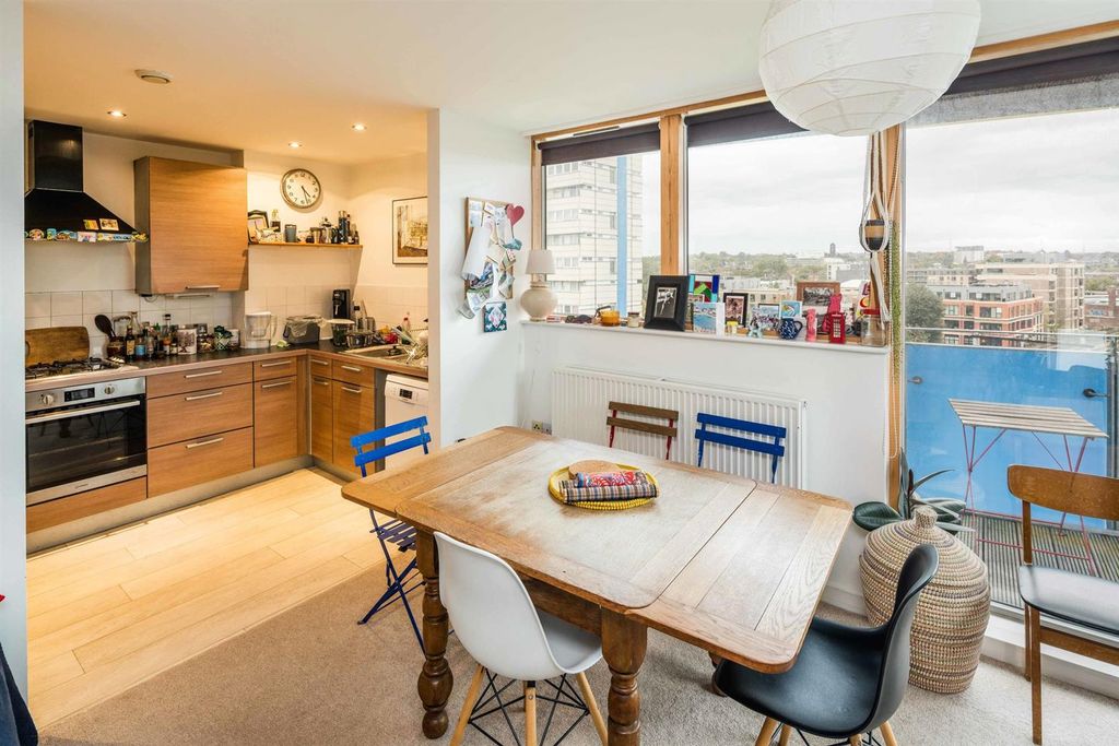 Property photo 3 of 9 2585914.Jpg