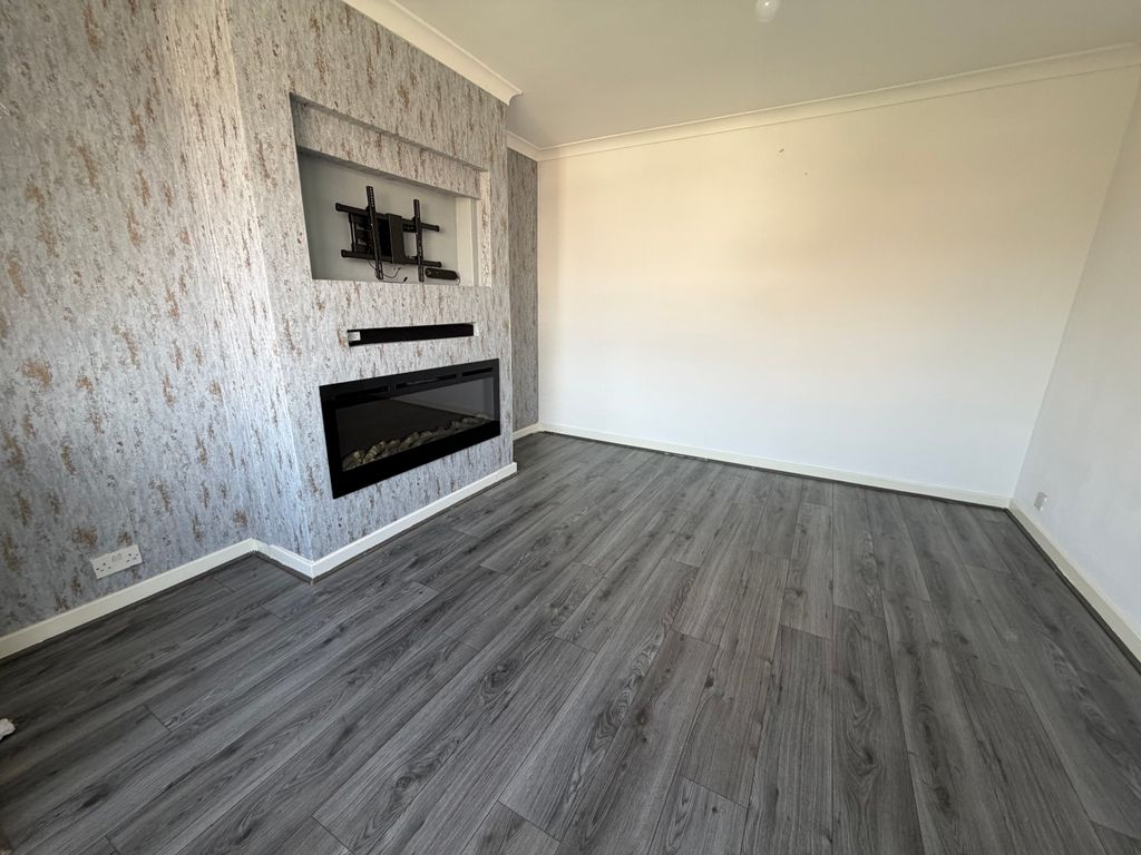 Property photo 2 of 13 Image