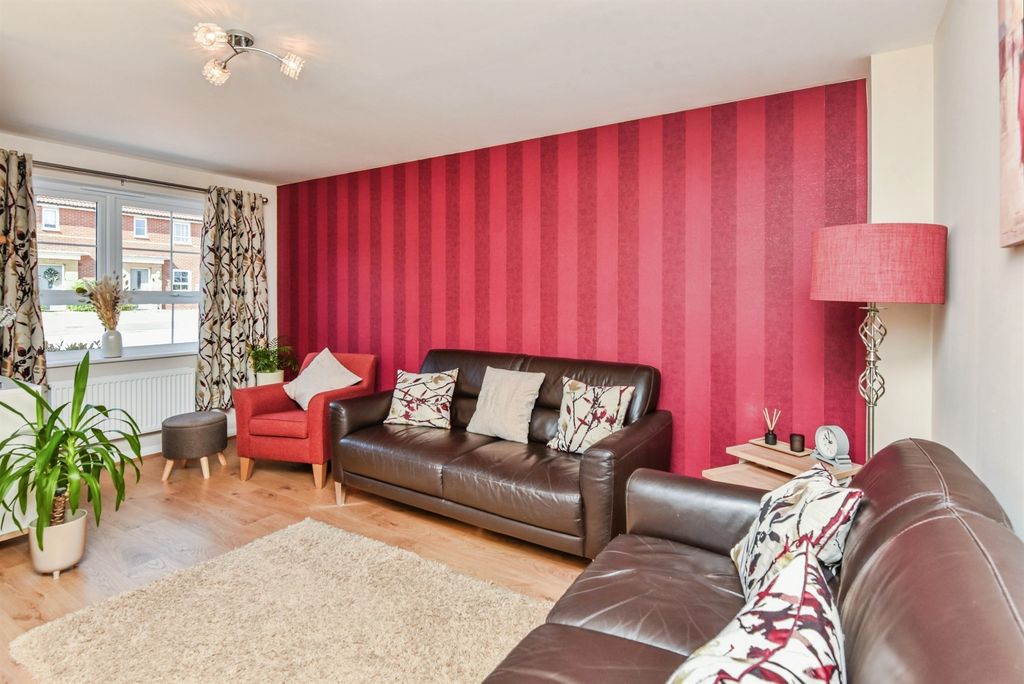 Property photo 2 of 17