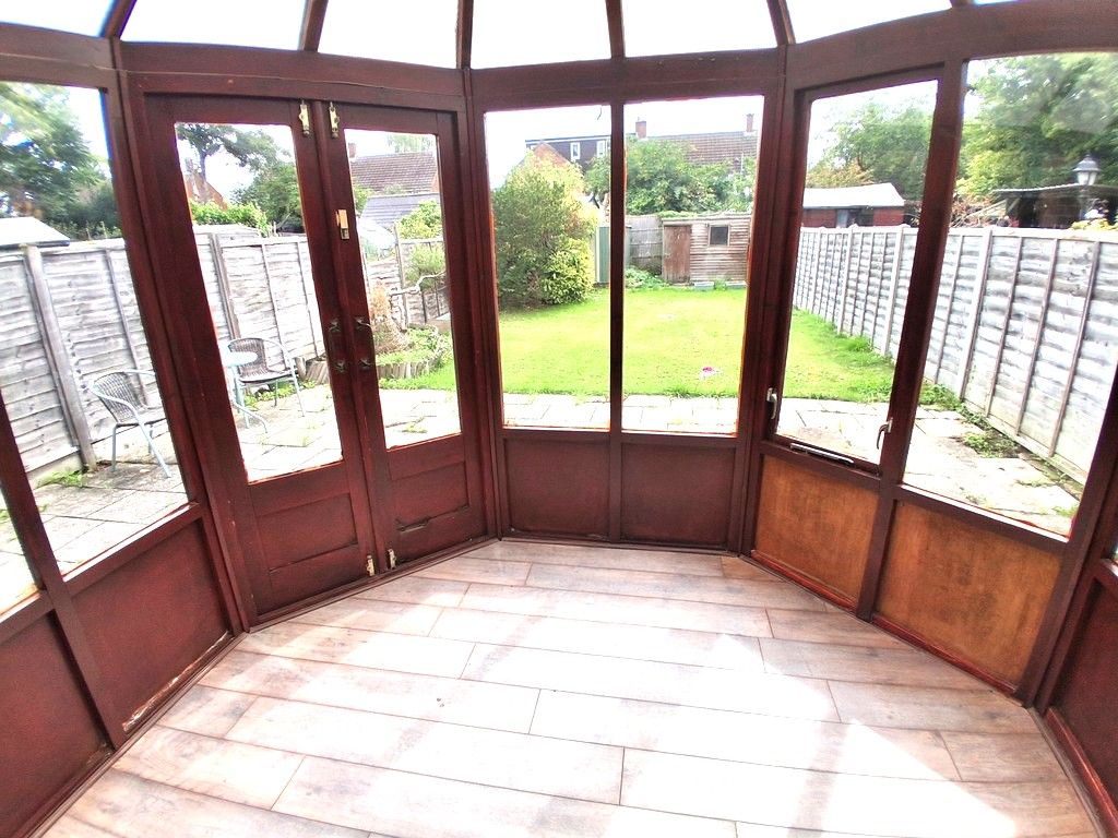 Property photo 3 of 9 Conservatory
