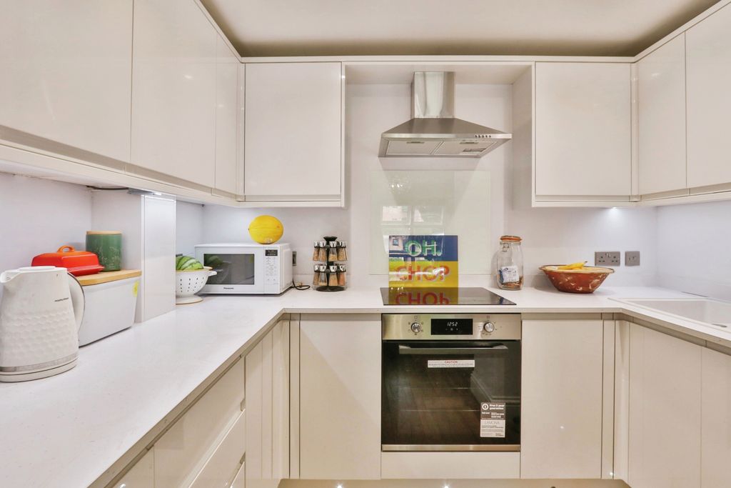 Property photo 2 of 14 Kitchen