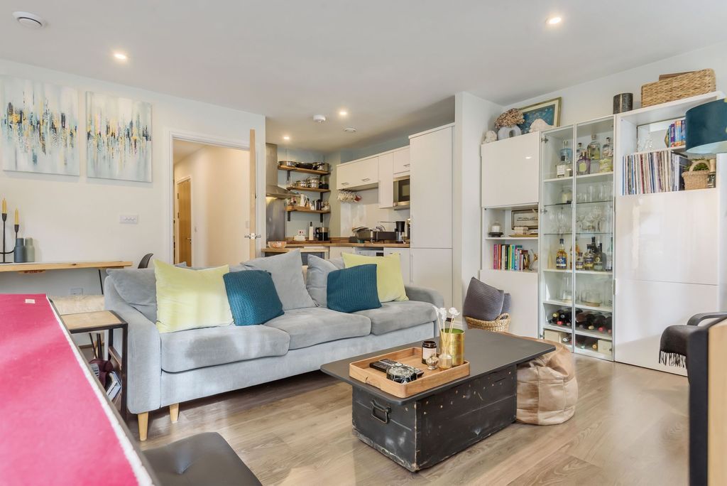 Property photo 1 of 21