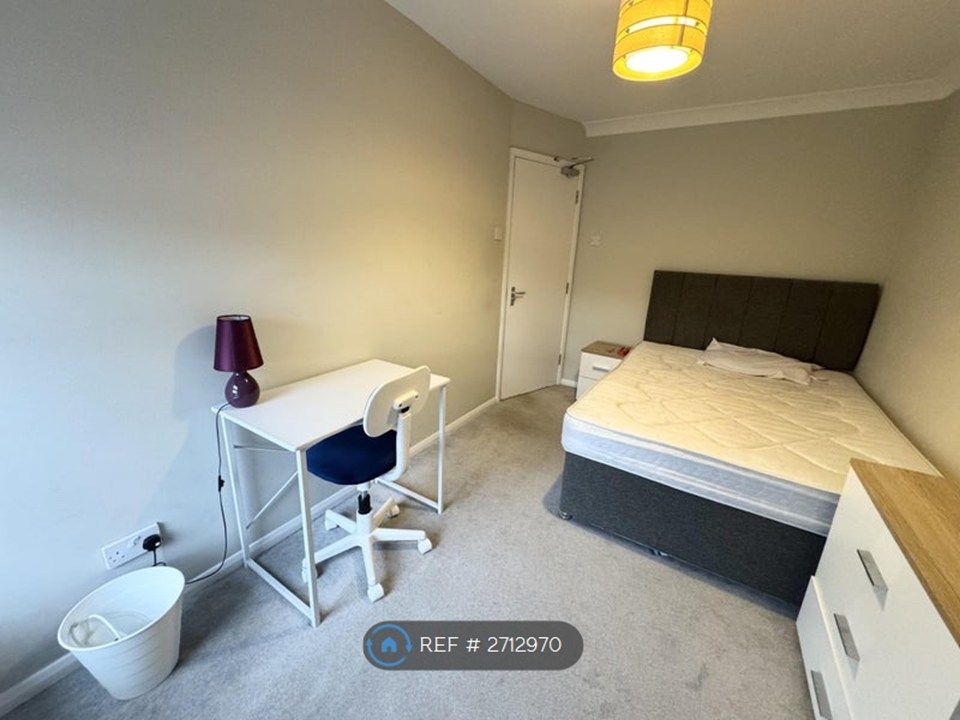 Property photo 3 of 10 Room 2