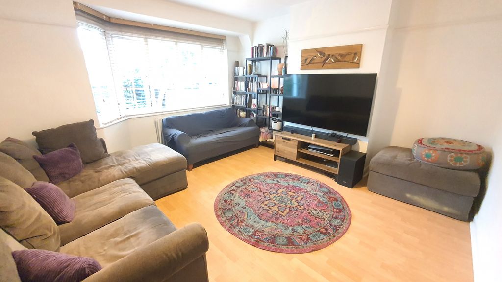 Property photo 3 of 13 Lounge