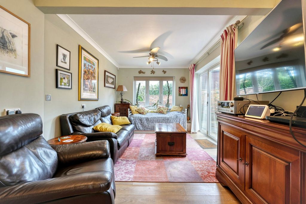 Property photo 3 of 27