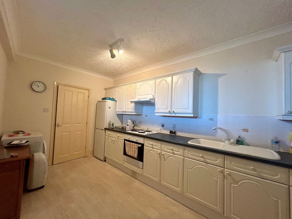 Property photo 2 of 5 Kitchen