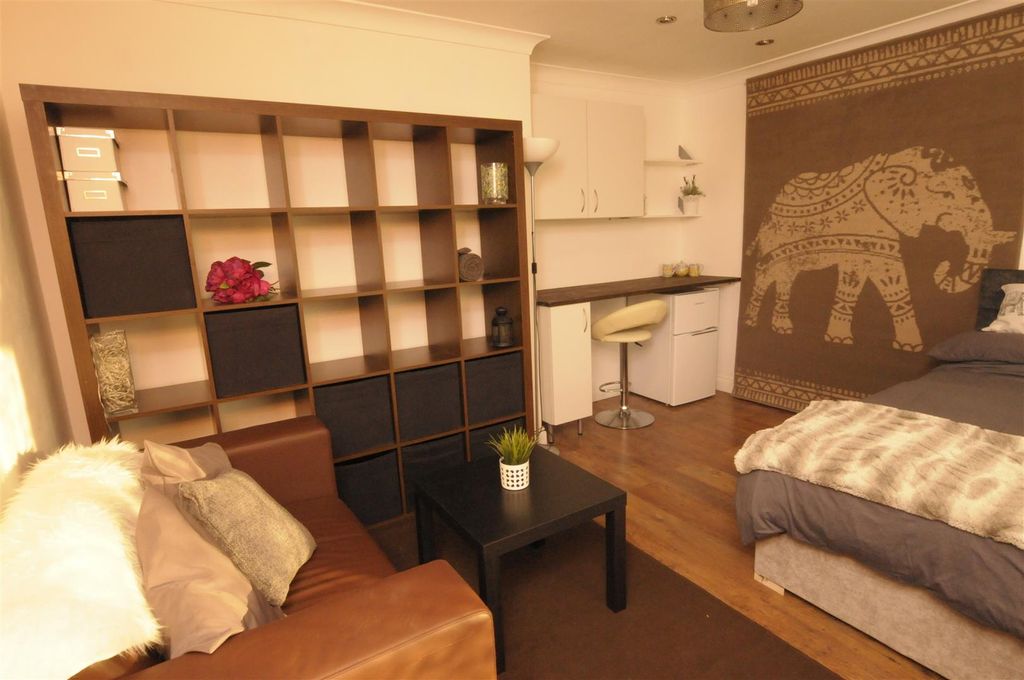 Property photo 3 of 8 Rm1 3.Jpg