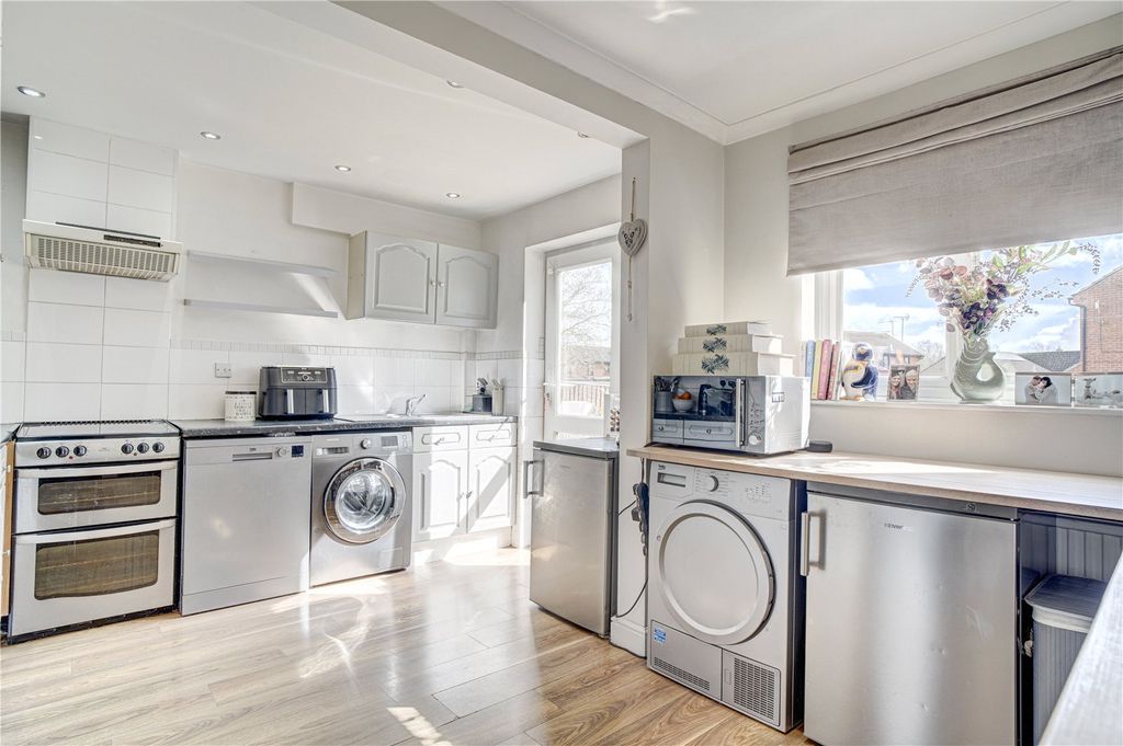 Property photo 2 of 14 Picture No. 12