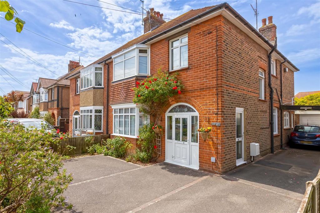 Property photo 1 of 15 Evelyn Rd_23B.Jpg