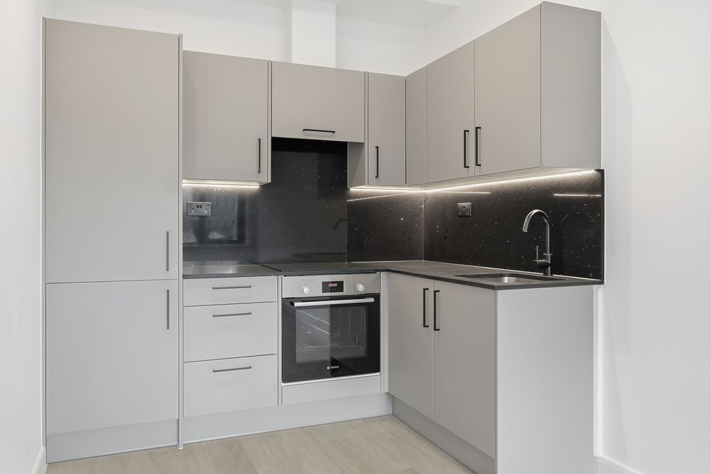 Property photo 3 of 9 Kitchen