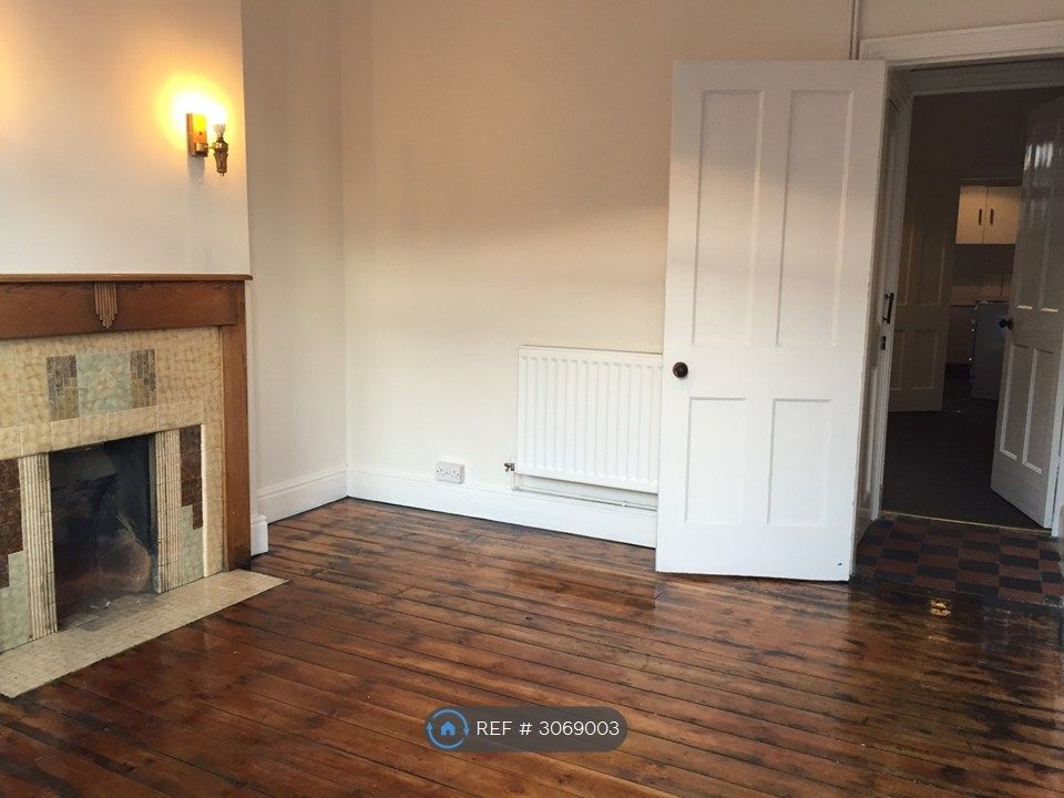 Property photo 2 of 12 Front Room