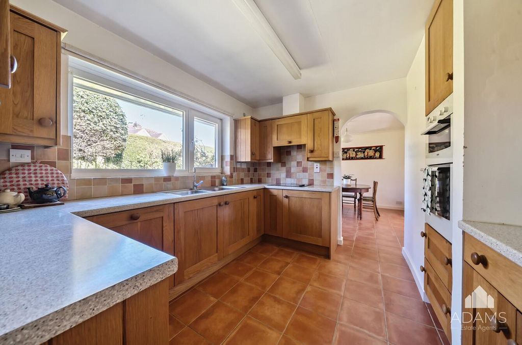 Property photo 3 of 17 Kitchen