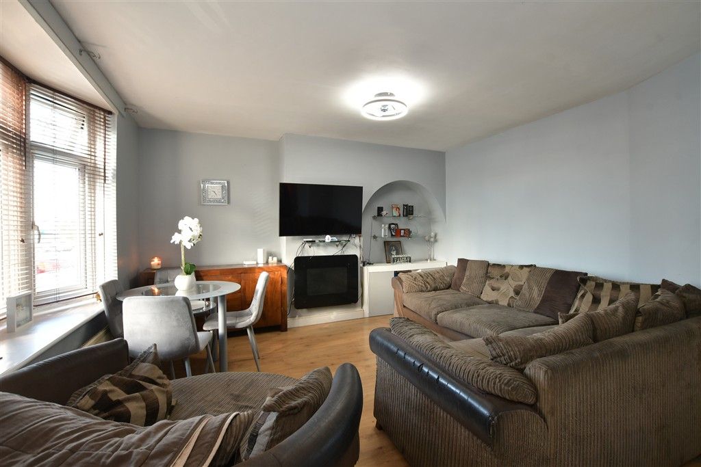 Property photo 3 of 10 Lounge/Dining Room