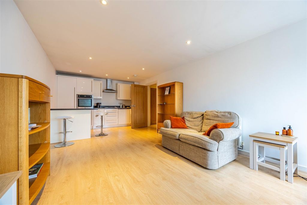 Property photo 2 of 13 Kitchen/Lounge
