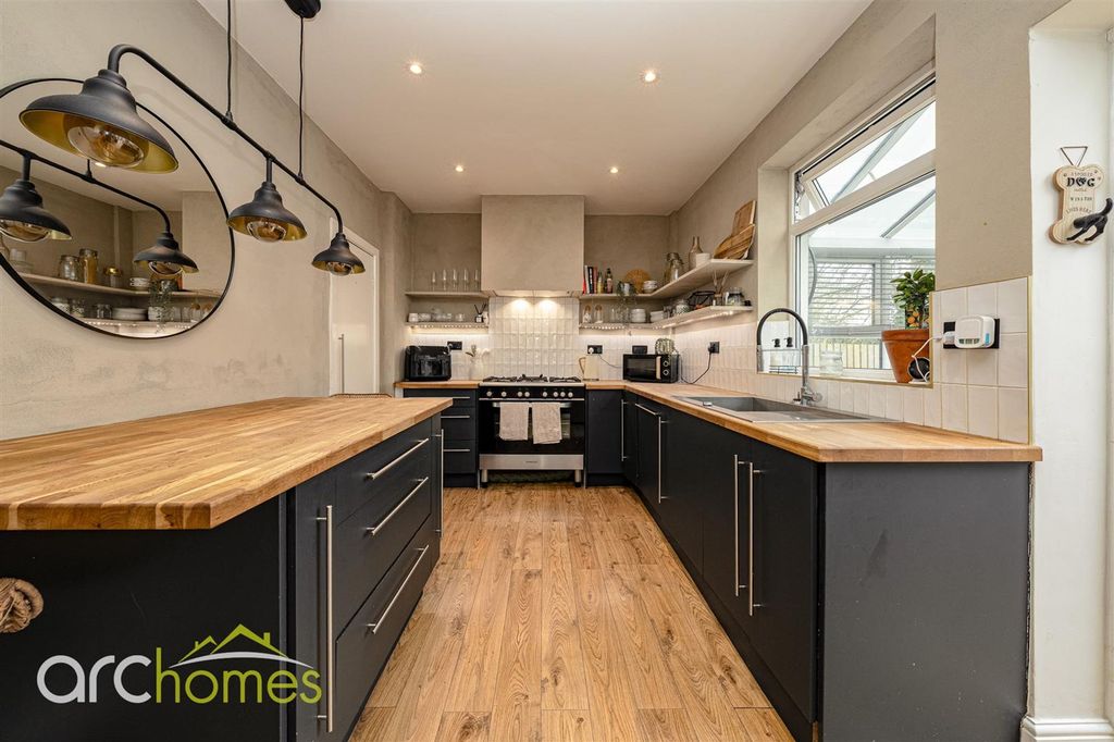 Property photo 3 of 24 Leigh Rd-3.Jpg