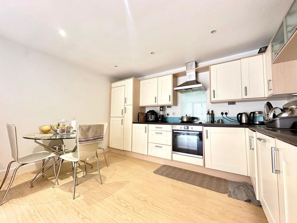 Property photo 2 of 10 Picture No. 17