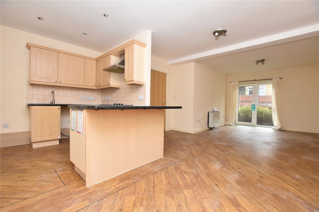 Property photo 2 of 12 Picture No. 10