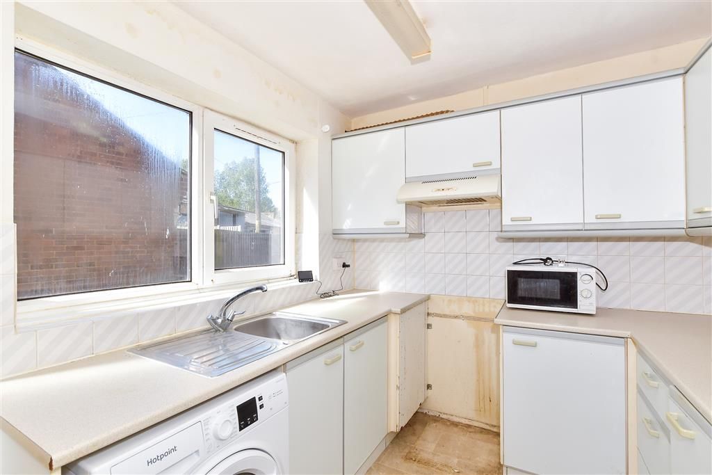 Property photo 3 of 9 Kitchen