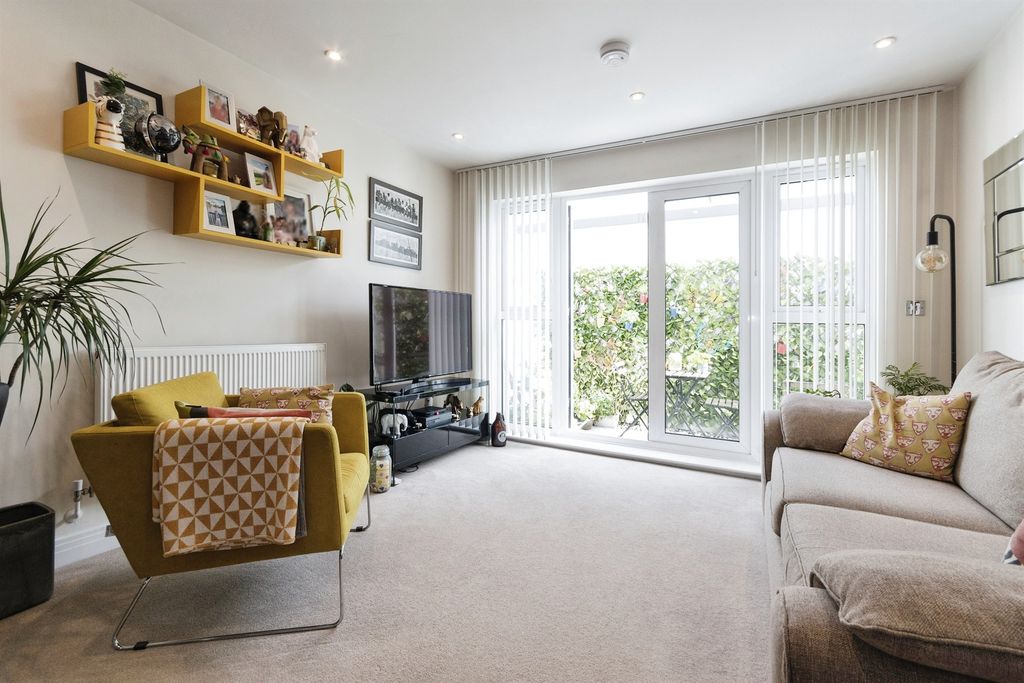Property photo 2 of 15