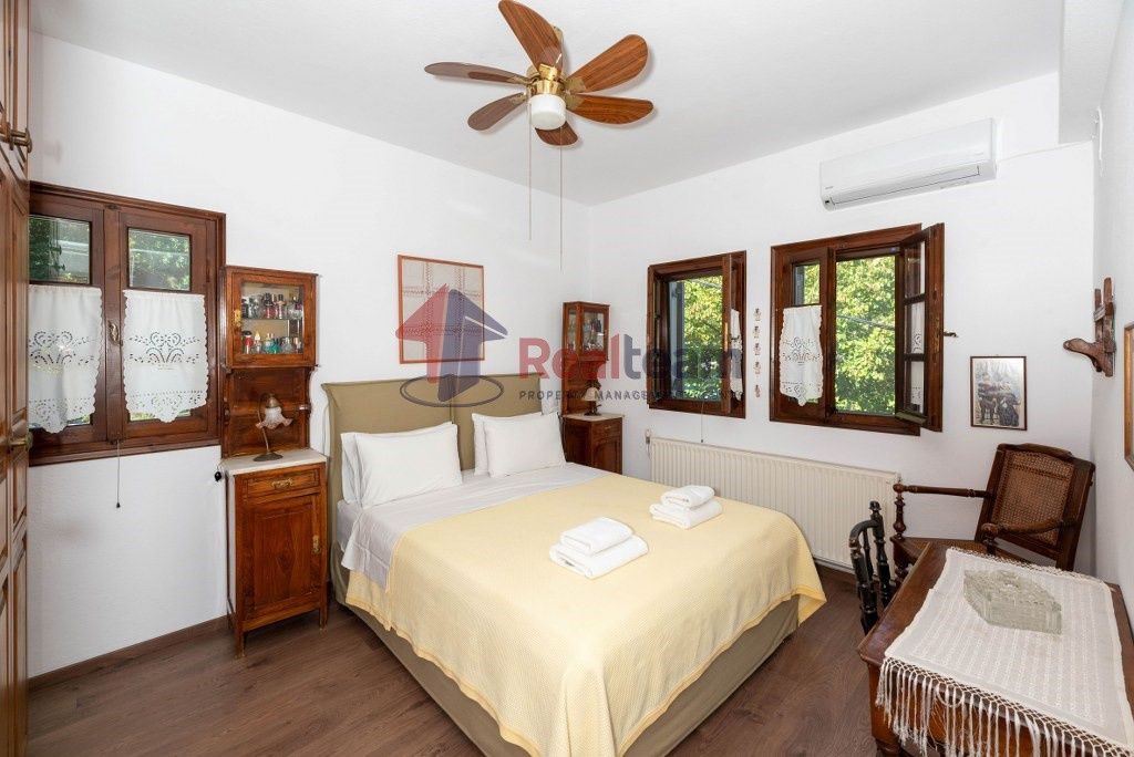 Property photo 3 of 45