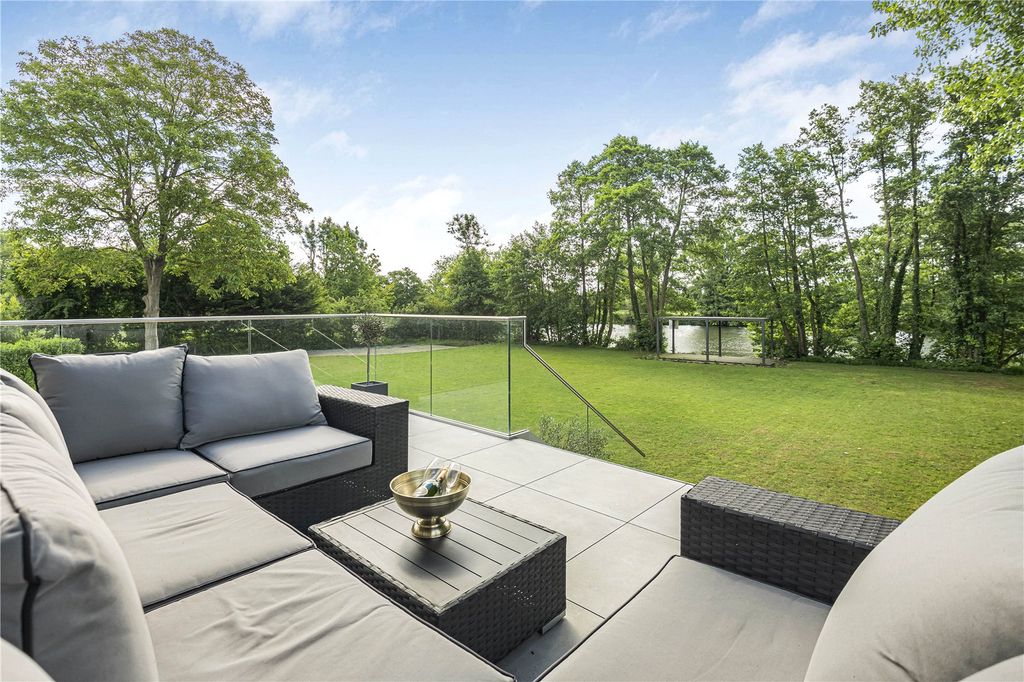 Property photo 2 of 25 River Thames