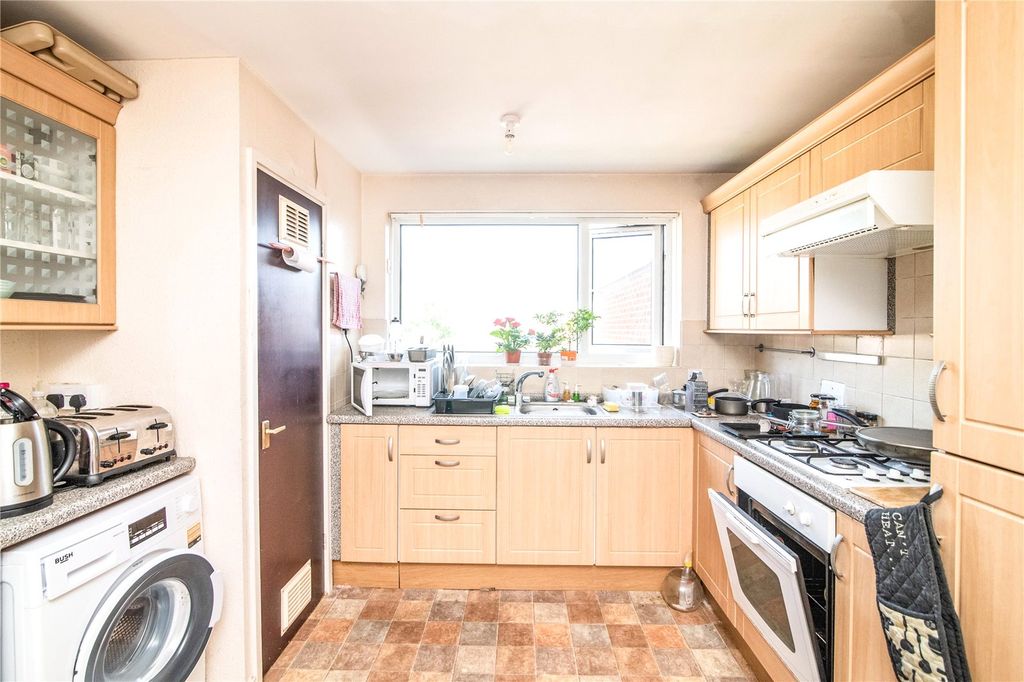 Property photo 3 of 11