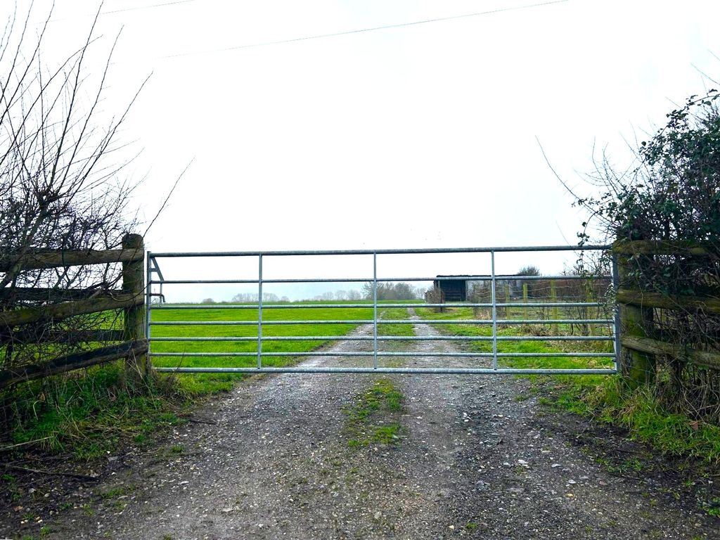 Property photo 2 of 9 Picture No. 24