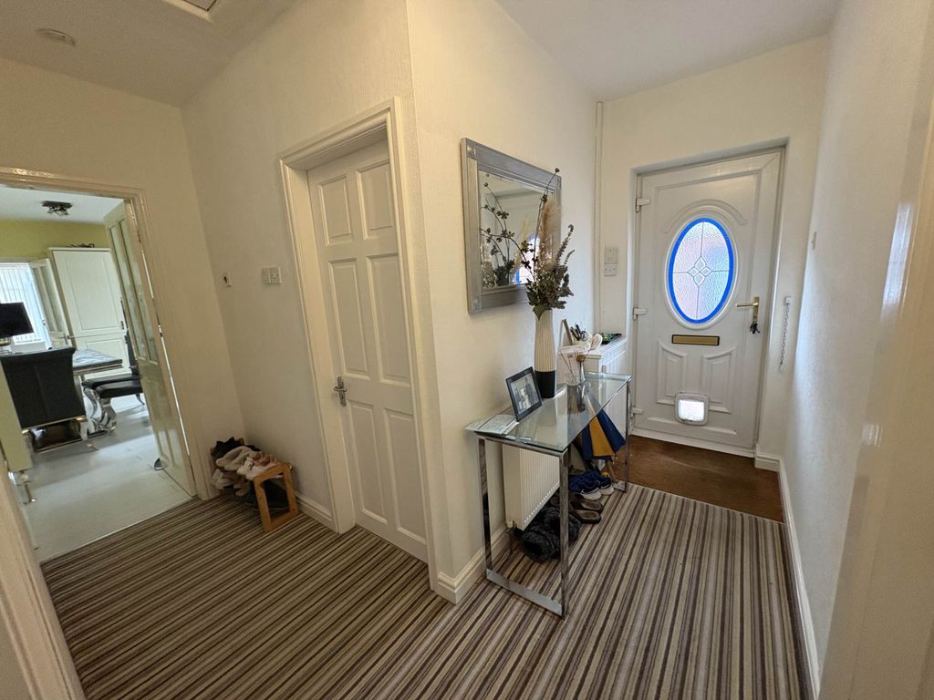 Property photo 2 of 27