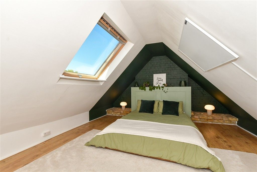 Property photo 1 of 17 Bedroom 1