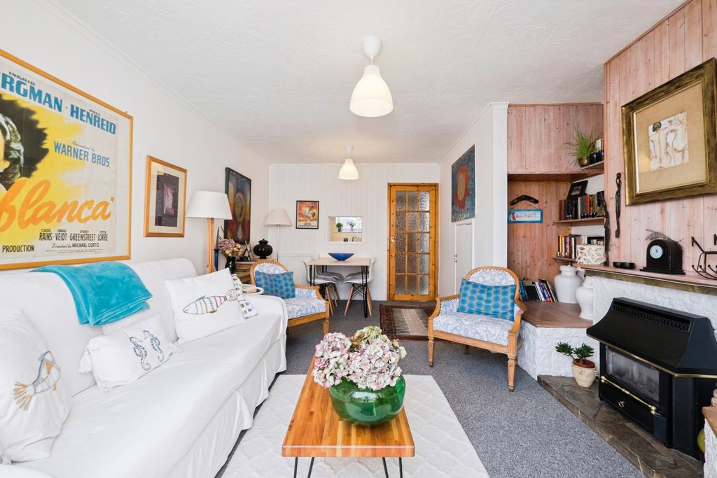 Property photo 2 of 17 Photo