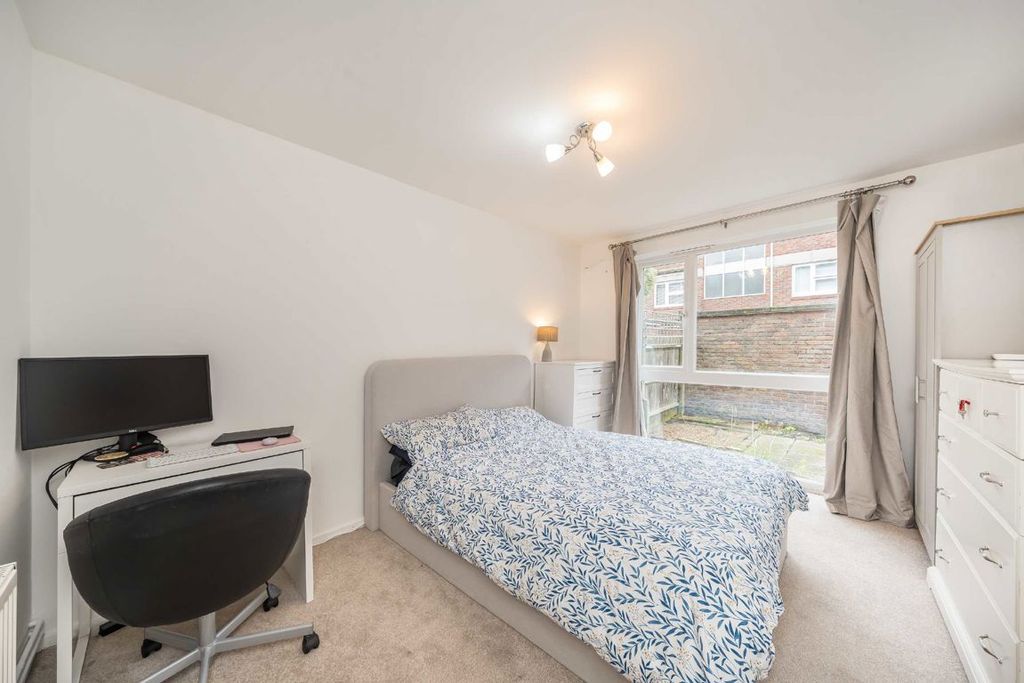 Property photo 3 of 5