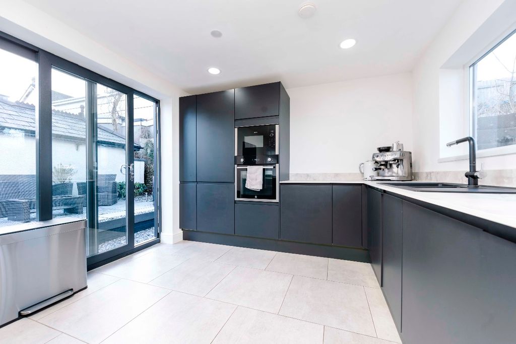 Property photo 1 of 31