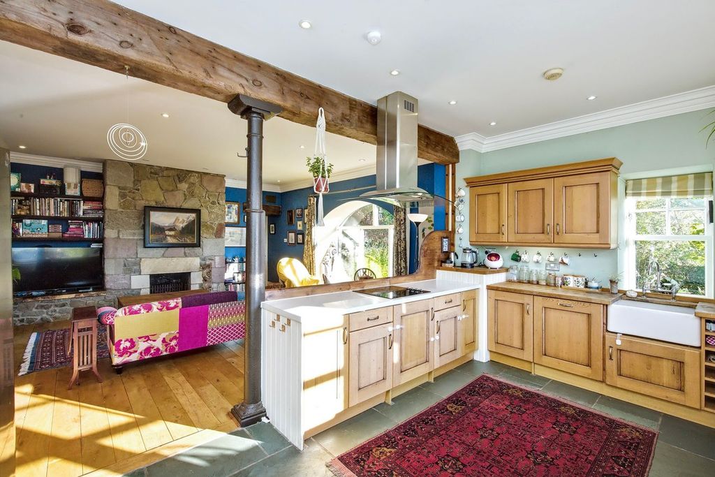 Property photo 3 of 12