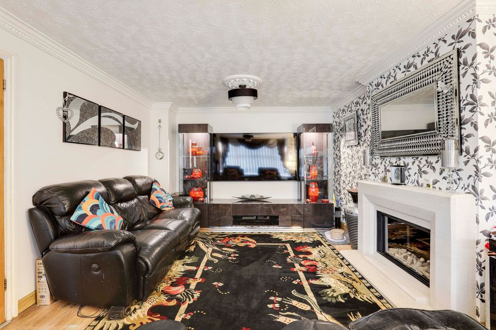 Property photo 2 of 25