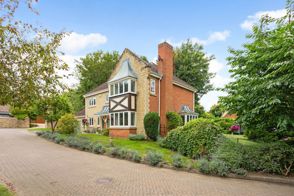 Property photo 1 of 39