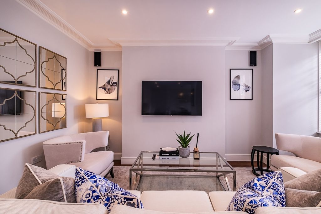 Property photo 2 of 12 137-Hamlet-Garden...