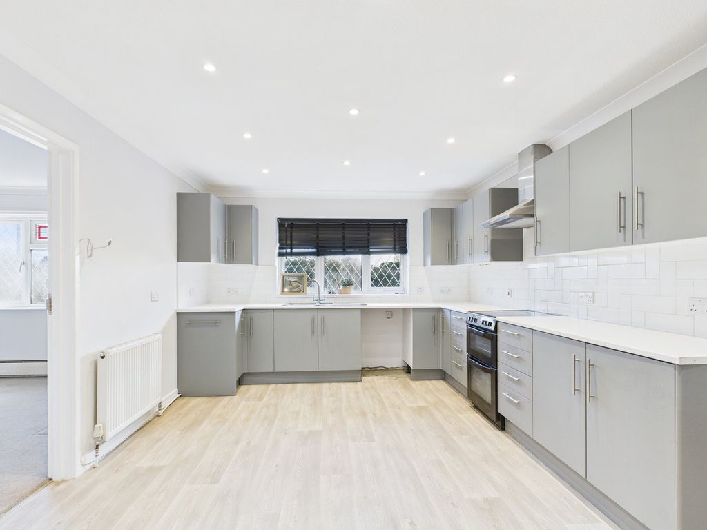 Property photo 3 of 31