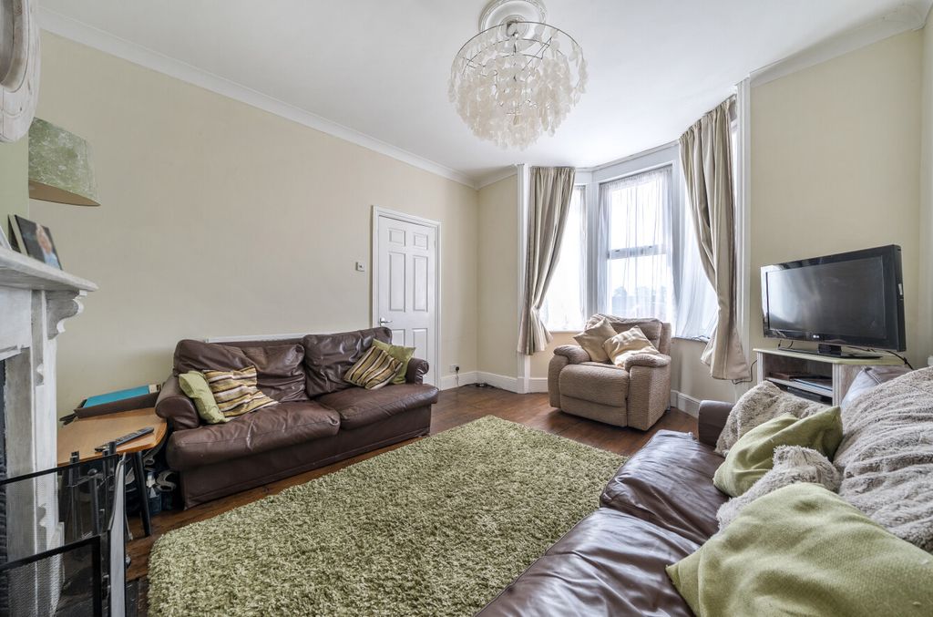 Property photo 2 of 11 1467821-1-6A18537...
