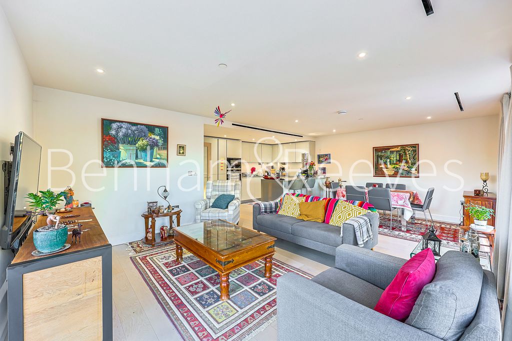 Property photo 3 of 21