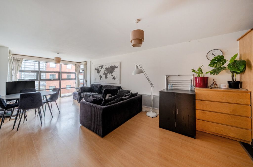 Property photo 2 of 15 1374786-1-690499B...