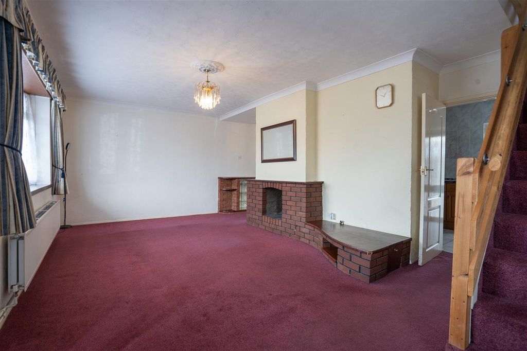 Property photo 2 of 18 Lounge