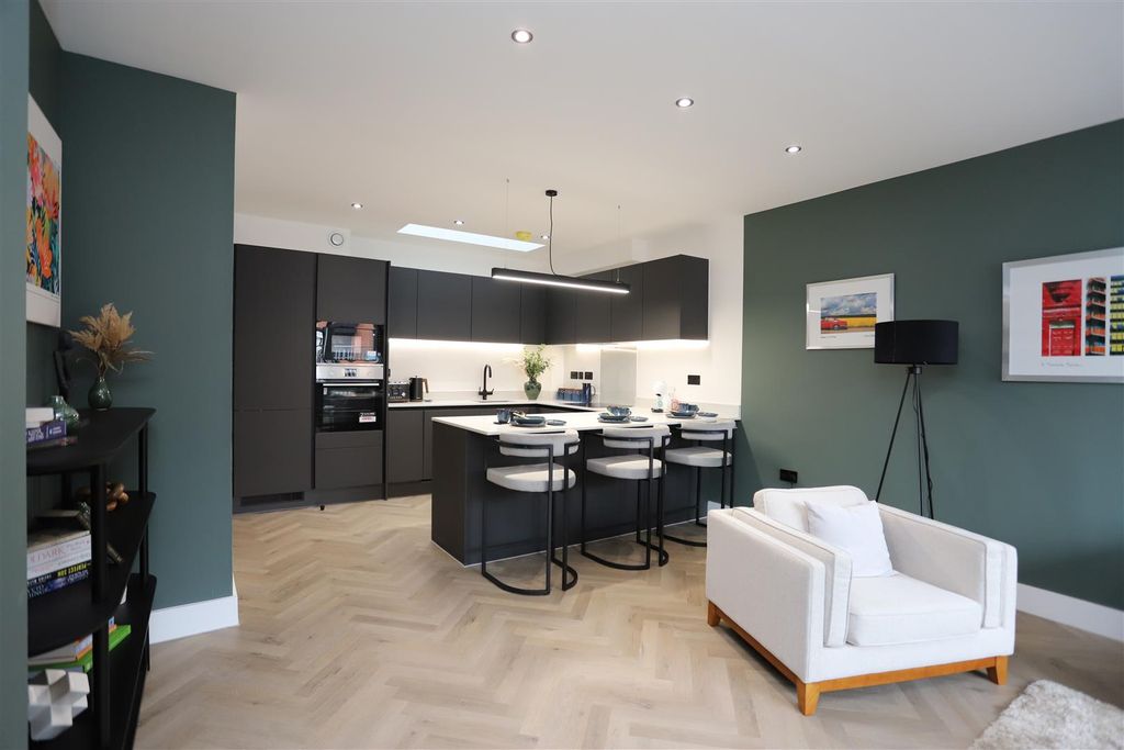 Property photo 3 of 14 Kit Chair.Jpg