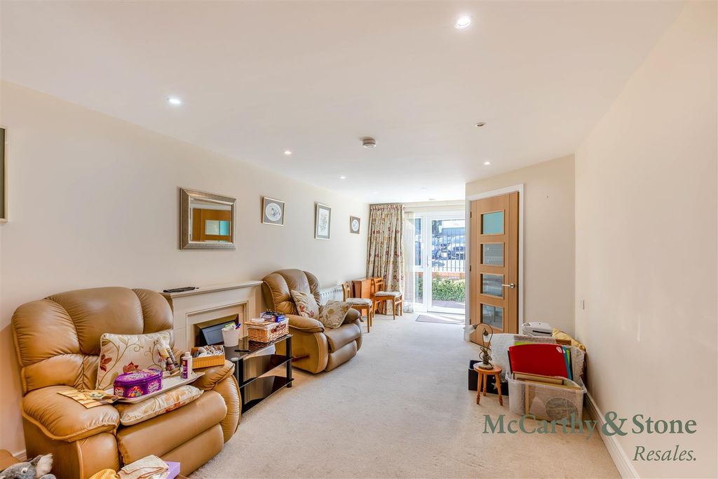 Property photo 3 of 14 8705280-Interior05.Jpg