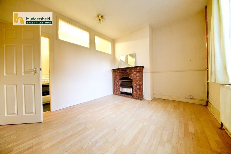 Property photo 1 of 10 Livingroom