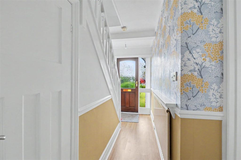 Property photo 2 of 18 Hallway.Jpeg