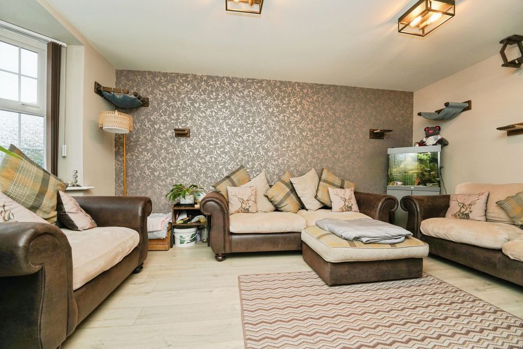 Property photo 3 of 22 Pbox-Img.Jpg